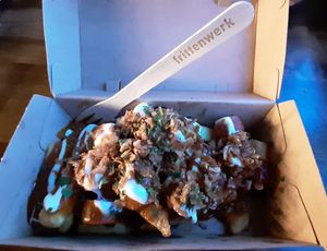 Vegane Bratwurst mit Pommes at Frittenwerk - Kettwiger Straße in Essen