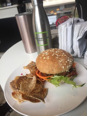 Best veggie burger ever with fresh malanga chips 😛 at Fresh Fusion in San Pedro Sula