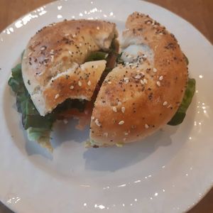 the BLAT ("bacon"/tempeh, lettuce, avocado, tomato) at Down 2 Earth in Langley