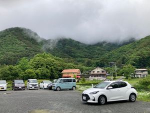 Parking lot out back - even bigger than it looks in the picture.  at Momijitei-Hoto in Fujikawaguchiko