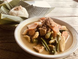 Curry mit Tempeh 🍛  at Tirta Unda in Sidemen
