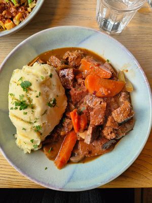 Guinness stew with mashed potatoes at Greens & Co in Galway