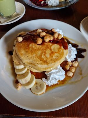 Pancakes with banana and choclate-caramel sauce at Greens & Co in Galway