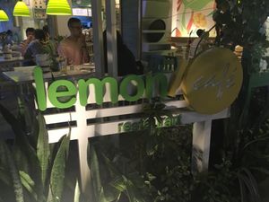 sign at Lemoni Cafe in Boracay