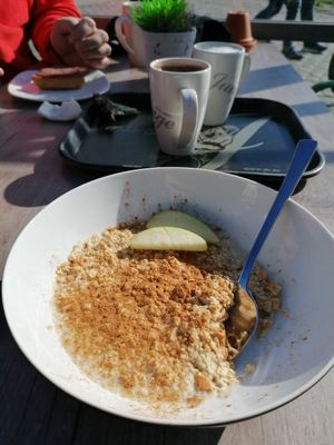 Leckeres Porridge mit Hafer Milch zubereitet. at Junge Die Bäckerei - Travemünde Vorderreihe in Luebeck