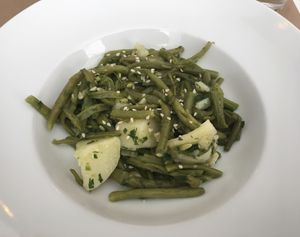 Green beans with oil and garlic at DASO - Carlos III in Barcelona