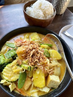 Tofu yellow curry at Sun and Moon in San Francisco