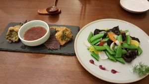 Salad and bean curd at Buyibuyi 不一不异 in Chengdu