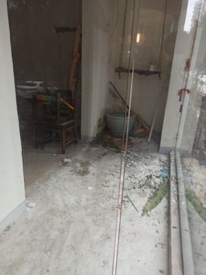 Derelict at Buyibuyi 不一不异 in Chengdu