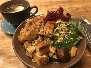 Spicy lemongrass bowl and ginger tea at Vegan House - Alaunstraße in Dresden