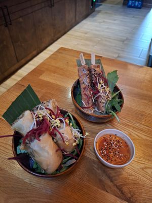 Spring rolls & peanut tofu at Vegan House - Alaunstraße in Dresden