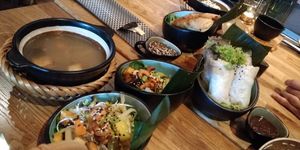 Exotic food in different small portions, nice to share as in family meal at Vegan House - Alaunstraße in Dresden