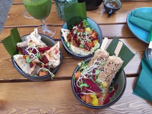 3/20 of the Bowls of Happiness: wantan, gyoza, tofu sticks with peanut sauce at Vegan House - Alaunstraße in Dresden