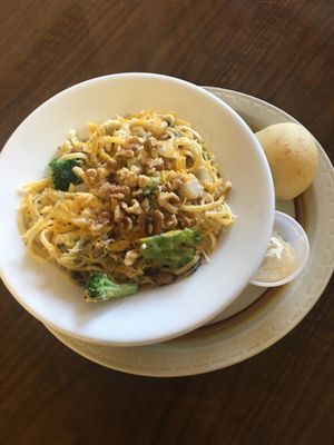 Broccoli walnut pasta bowl at Kelcy's in Tehachapi