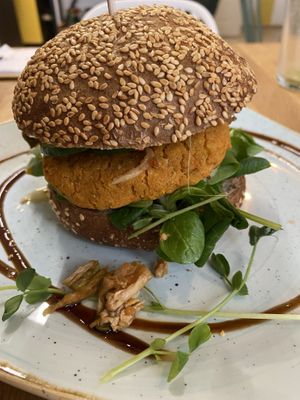 asian burger at Élelem Etterem in Budapest