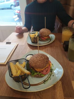 Vegan Burgers at Élelem Etterem in Budapest