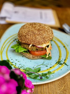 Summer burger at Élelem Etterem in Budapest