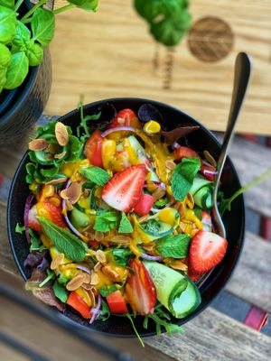 Colourful summer salad with mango dressing at Élelem Etterem in Budapest