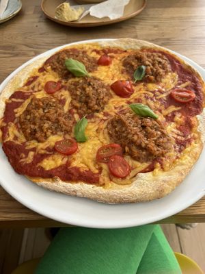 Bolognese Pizza  at Élelem Etterem in Budapest