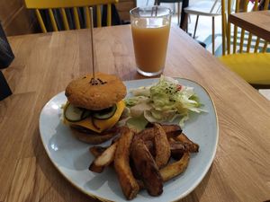 Burger at Élelem Etterem in Budapest