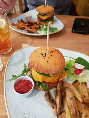 Élelmes burger at Élelem Etterem in Budapest