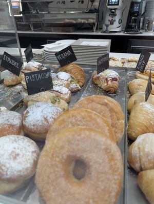 vegan croissant in the display (in the back) at Pasticceria Toletta in Venice
