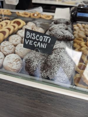 vegan biscotti at Pasticceria Toletta in Venice