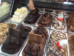 Vegan chocolate not labelled  at Sa Gelateria Gelats Artesans  in Girona