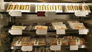 Selection, big leaf vor vegan at ZRH - Pret A Manger in Kloten