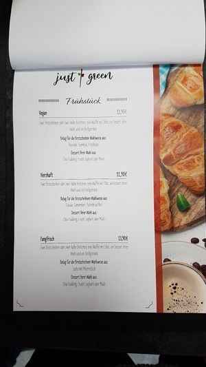 The breakfast options at Just Green in Hamburg