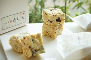 Vegan-baked Crisp Snowflake Pastries at Knowing Cafe in Shanghai