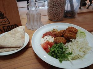 falafel plate at Analog Garden in Seoul