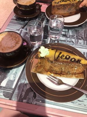 Carrot cake and almond cappuccino   at Aida in Vienna