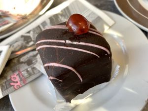 vegan 'sponge' at Aida in Vienna