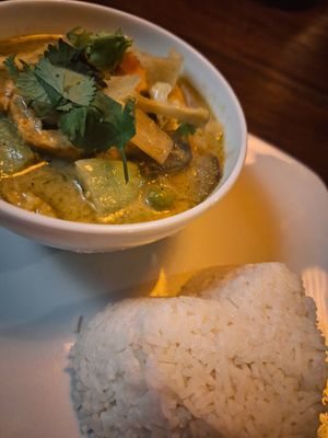 Gang Keaw Vart at Ousaporn in Black River