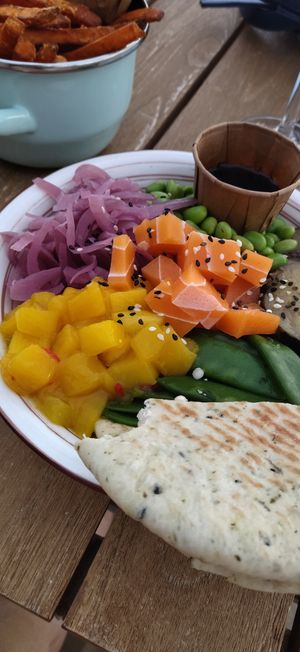 Vegan poke plate at Pier 7 in Vlissingen