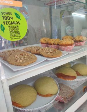 Vitrina de la felicidad 🤗 Galletas y panecitos, cambian cada fin de semana 😋 at Yvitta in Merida