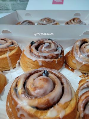 Roles de canela con pasas glaseados. at Yvitta in Merida