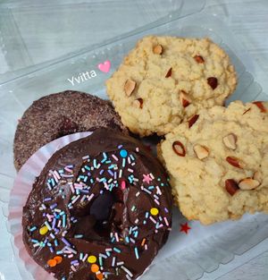 Donas y panquecitos de venta los fines de semana . at Yvitta in Merida