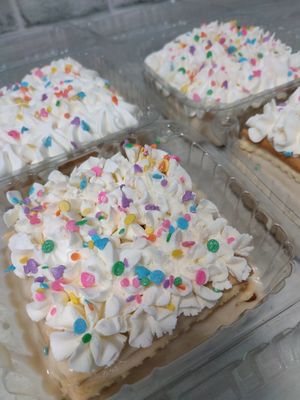 Pastel de galleta también conocido como Carlota de limón 🍋 . De ventana algunos fines de semana. at Yvitta in Merida