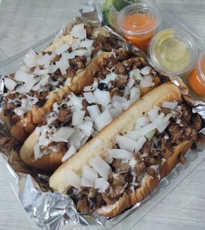 Hotdogs con asado y salsitas 😋 De venta sábados y domingos. at Yvitta in Merida