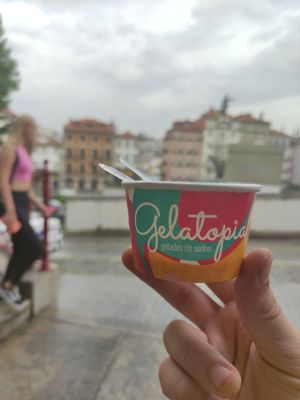 Estava tão bom que só me lembrei de tirar a foto com o copo já vazio ❤️😄 at Gelatopia in Porto
