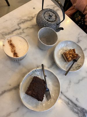 Vegan gebakjes at Mica Coffeebar in Haarlem