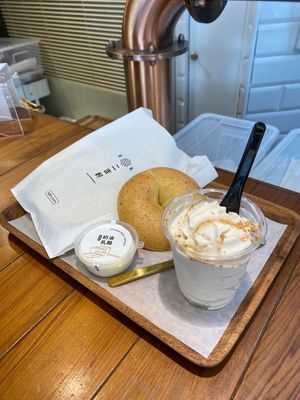 Soy ice cream / soycream and vegan bagel at Soypresso 二吉軒豆乳 Beyond Milk - Ren'ai Rd in Taipei