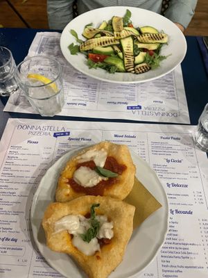 Vegan fried baby pizza with vegan mozzarella & salad with avocado and fried zucchini   at Pizzeria Donna Stella in Amalfi