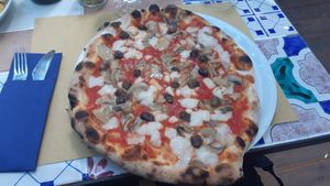 Amazing pizza at Pizzeria Donna Stella in Amalfi
