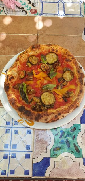 Veg pizza without cheese at Pizzeria Donna Stella in Amalfi