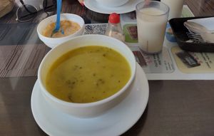Sopa de haba y col at Maranatha in Quito