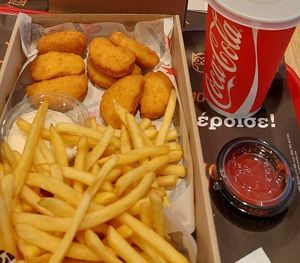 vegan nuggets meal with fries vegan mayo and soda at Goody's Burger House in Thessaloniki