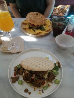 Vegan burger and Pita seitan at HART in Antwerpen